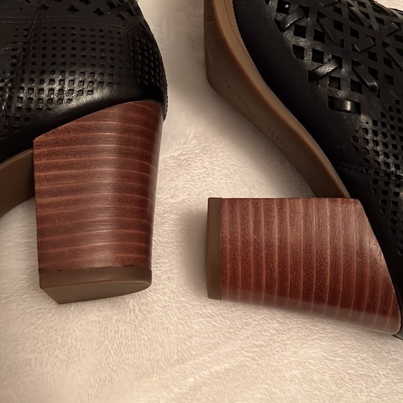 NWOT Franco Sarto Damsel Black Leather Booties - Picture 8 of 11